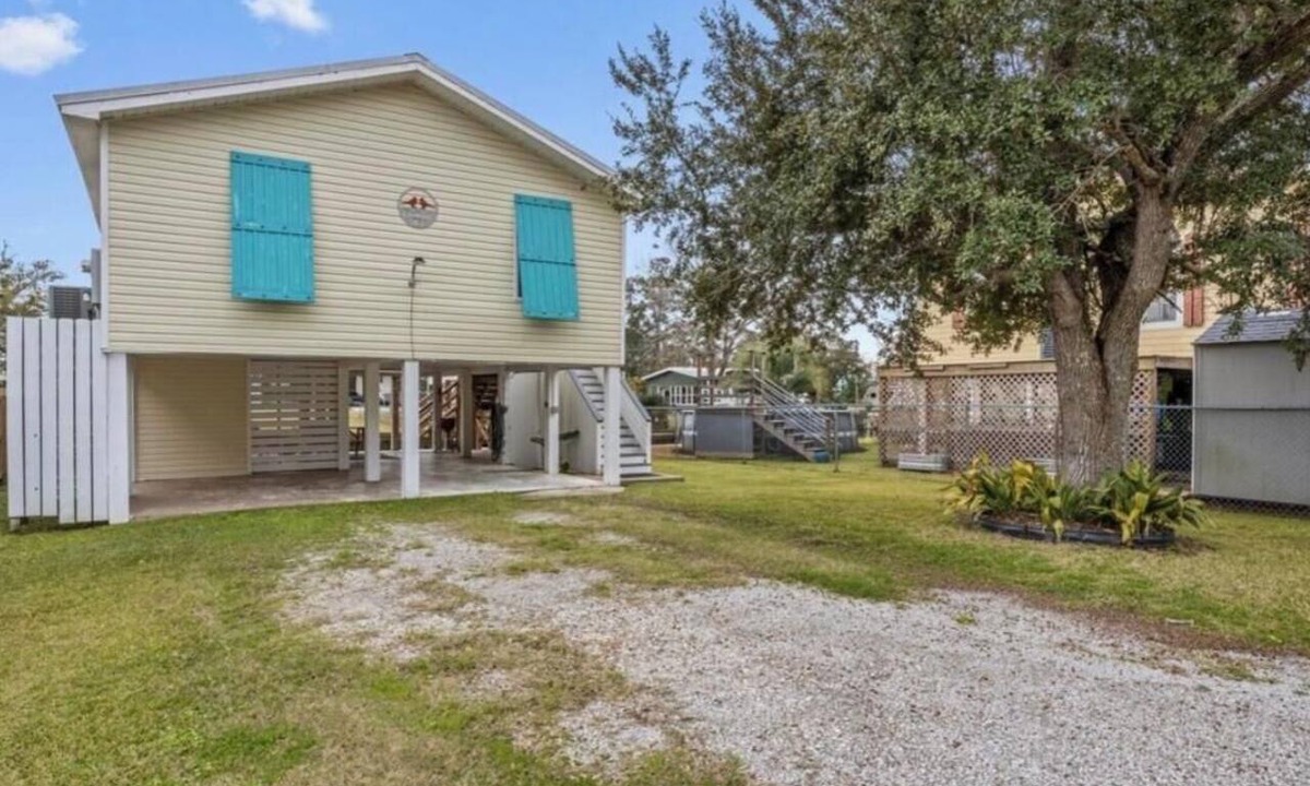 Shoreline Park House | Waterfront Home in Bay Saint Louis - 2 Bedrooms