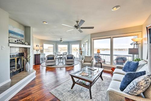 Lake Hamilton House | Waterfront Hot Springs Condo: Pool, Hot Tub Access