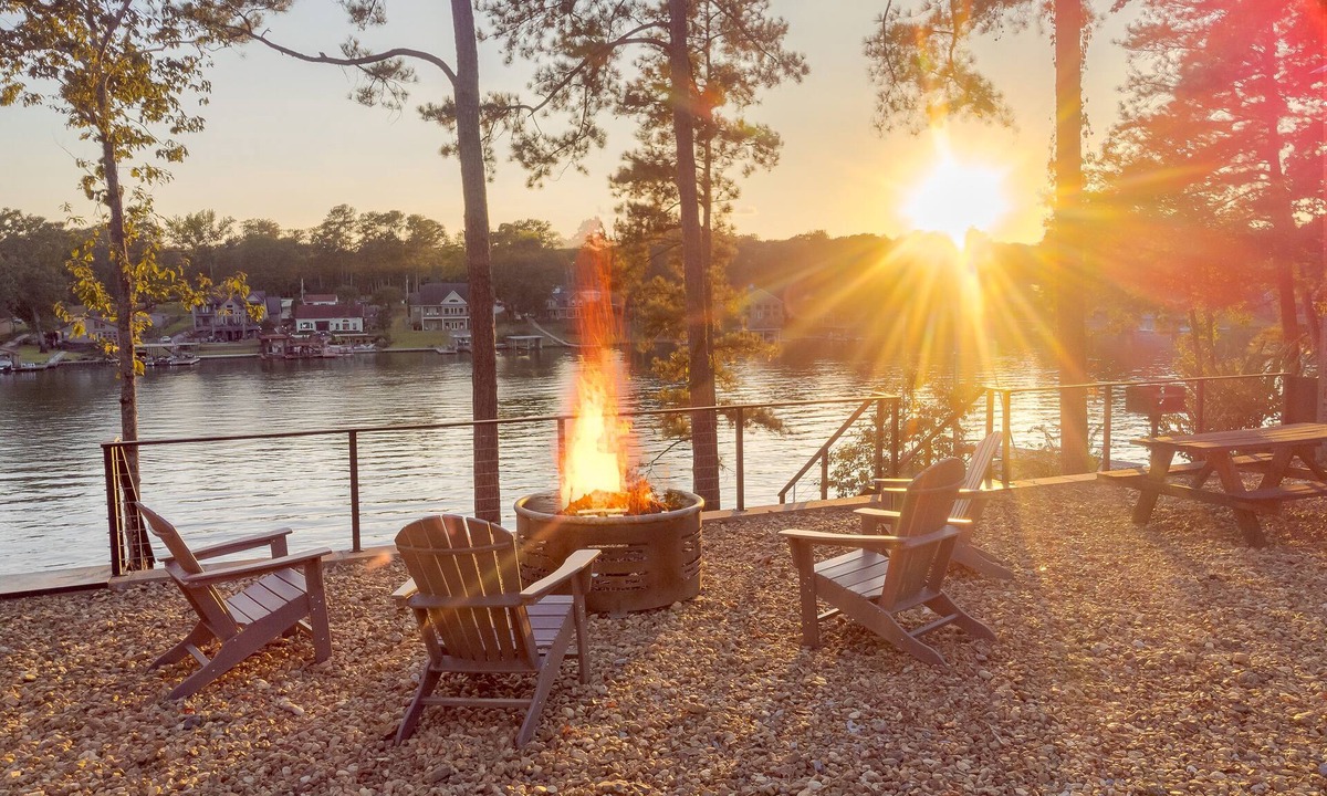 Muscle Shoals House | Waterfront Luxury Tiny Home 360 North on Wilson Lake Close to Robert Trent Jones