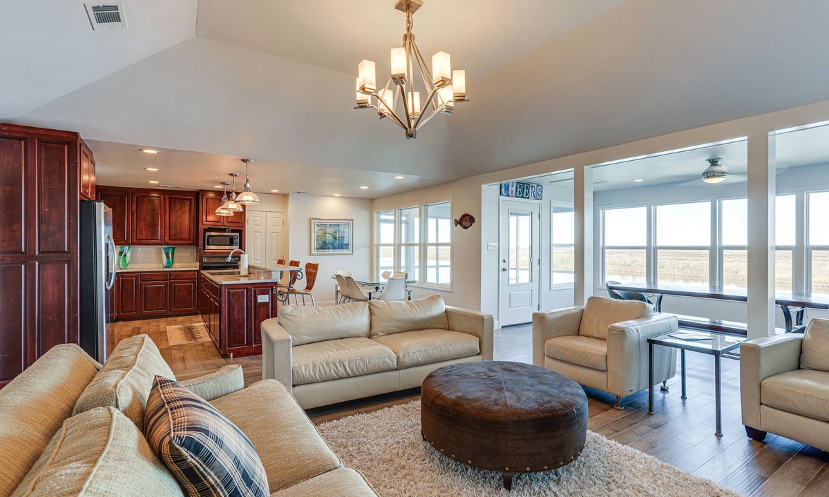 New Orleans East Area House | Waterfront NOLA Gem w/Boat Dock & Lift on Wildlife Refuge