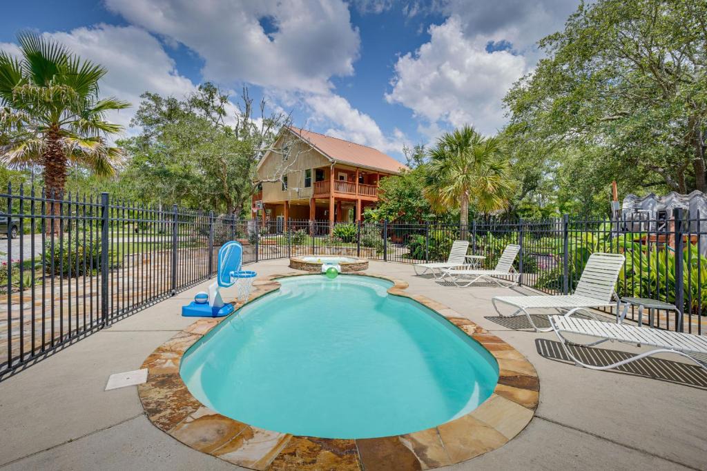 Pass Christian House | Waterfront Pass Christian Oasis ~ 2 Mi to Beach!