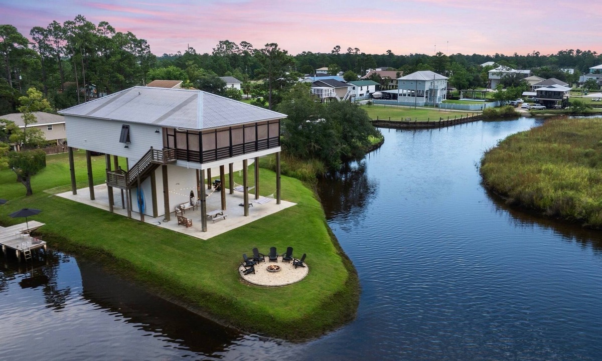 Shoreline Park House | Waterfront Peninsula Home with Kayaks + Ping Pong + Dock