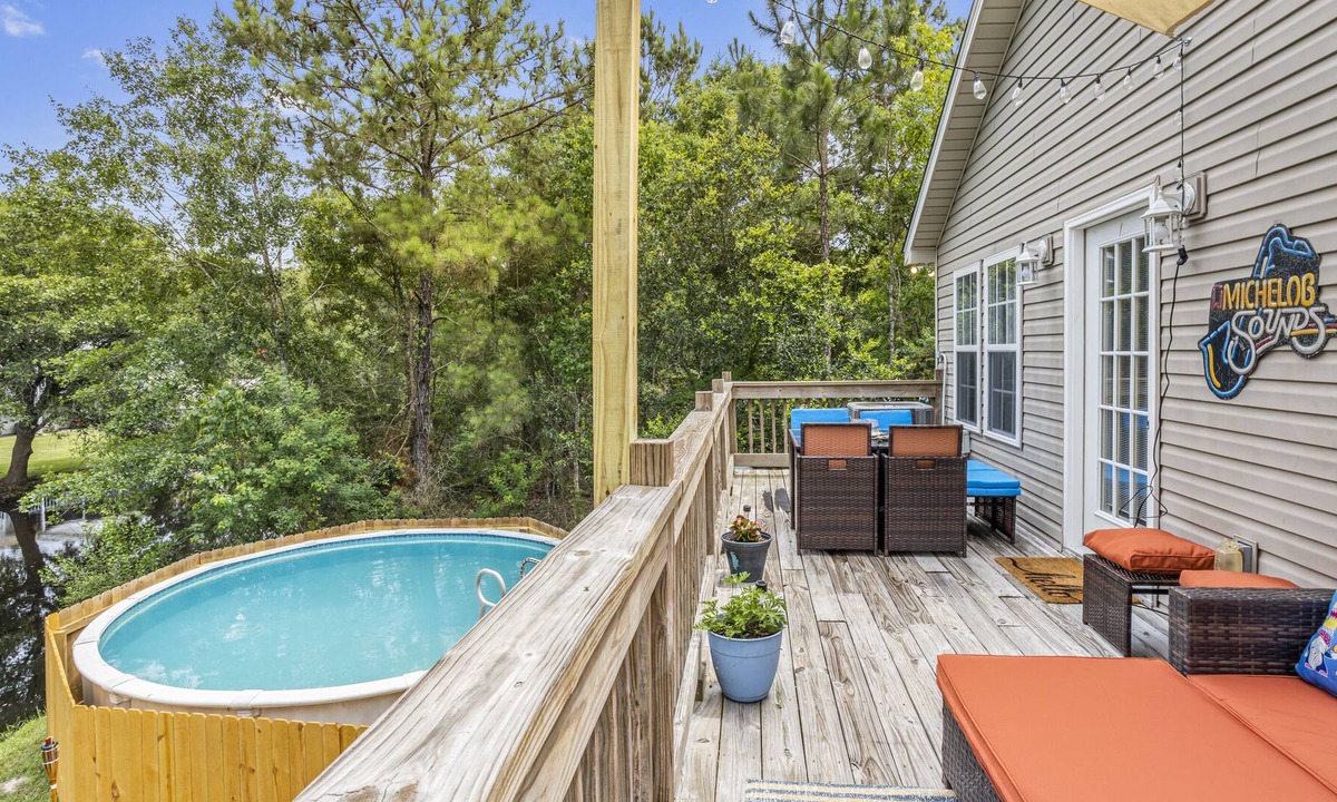 Shoreline Park House | Waterfront Rock N Roll Getaway . Pool. HOT Tub!