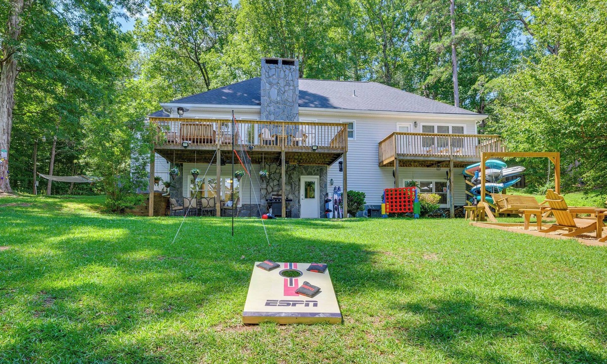 Eatonton House | Waterfront Sparta Home w/Game Room & Fire Pit!