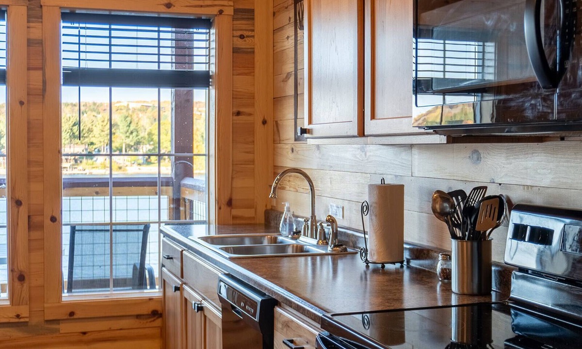 Houghton Cabin | Waterfront Trailside Cabin 23B