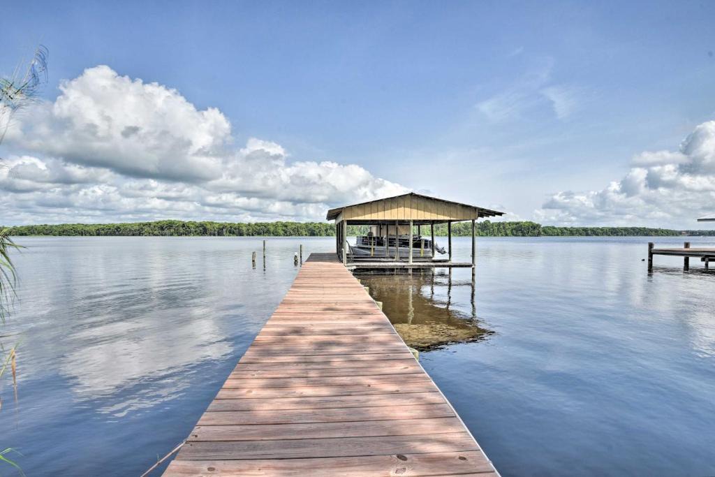 Welaka House | Waterfront Welaka Escape w/Private Docks!