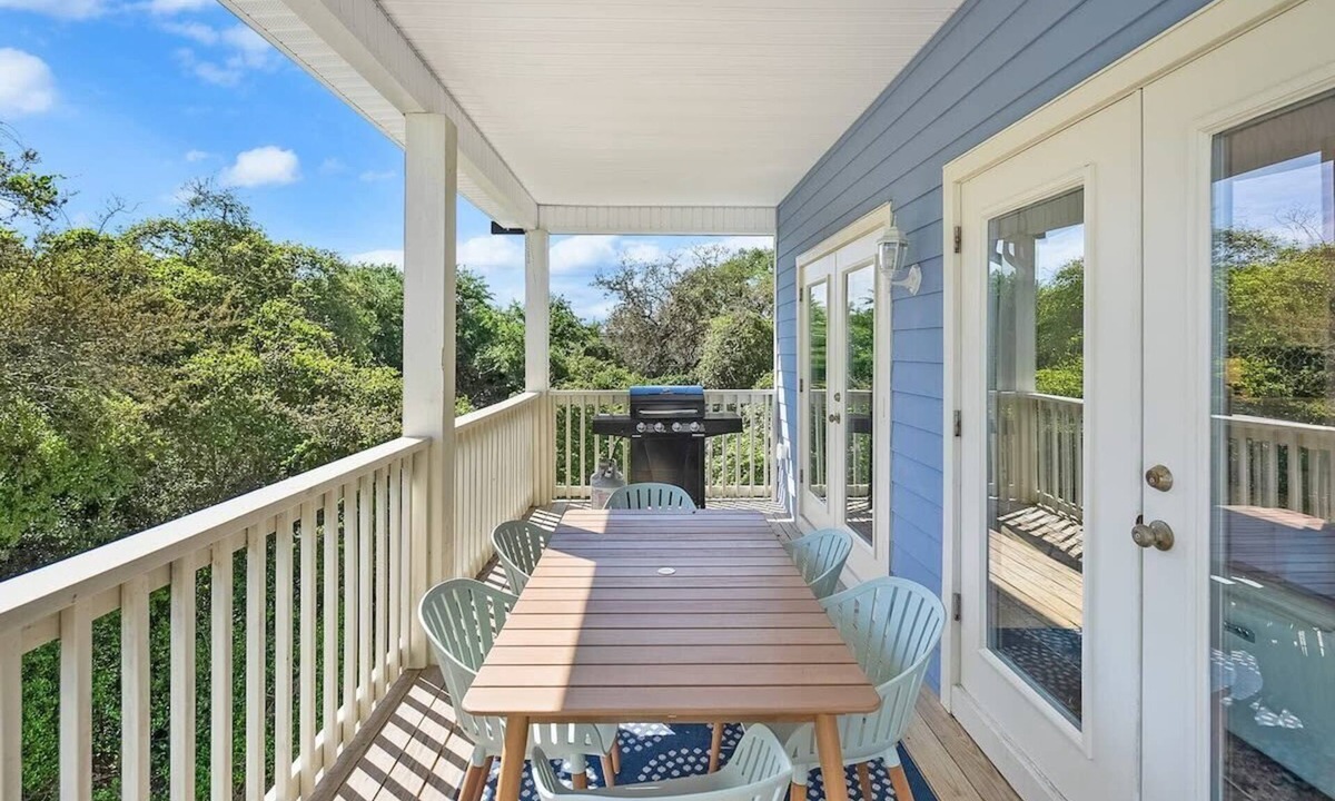 Butler Beach House | Welcome Basket, Swim Spa, Steps to Beach, BBQ!