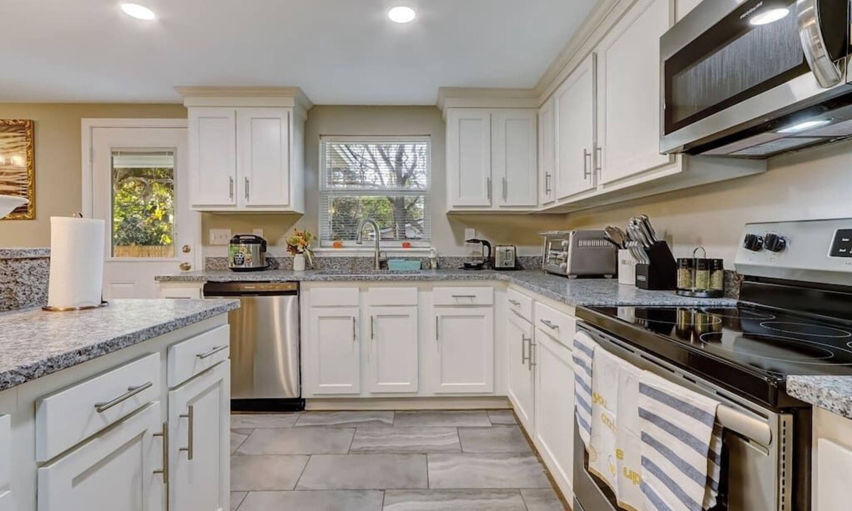 Northside House | Welcome to Merival Manor! Fresh & New find your way to this spacious hideaway