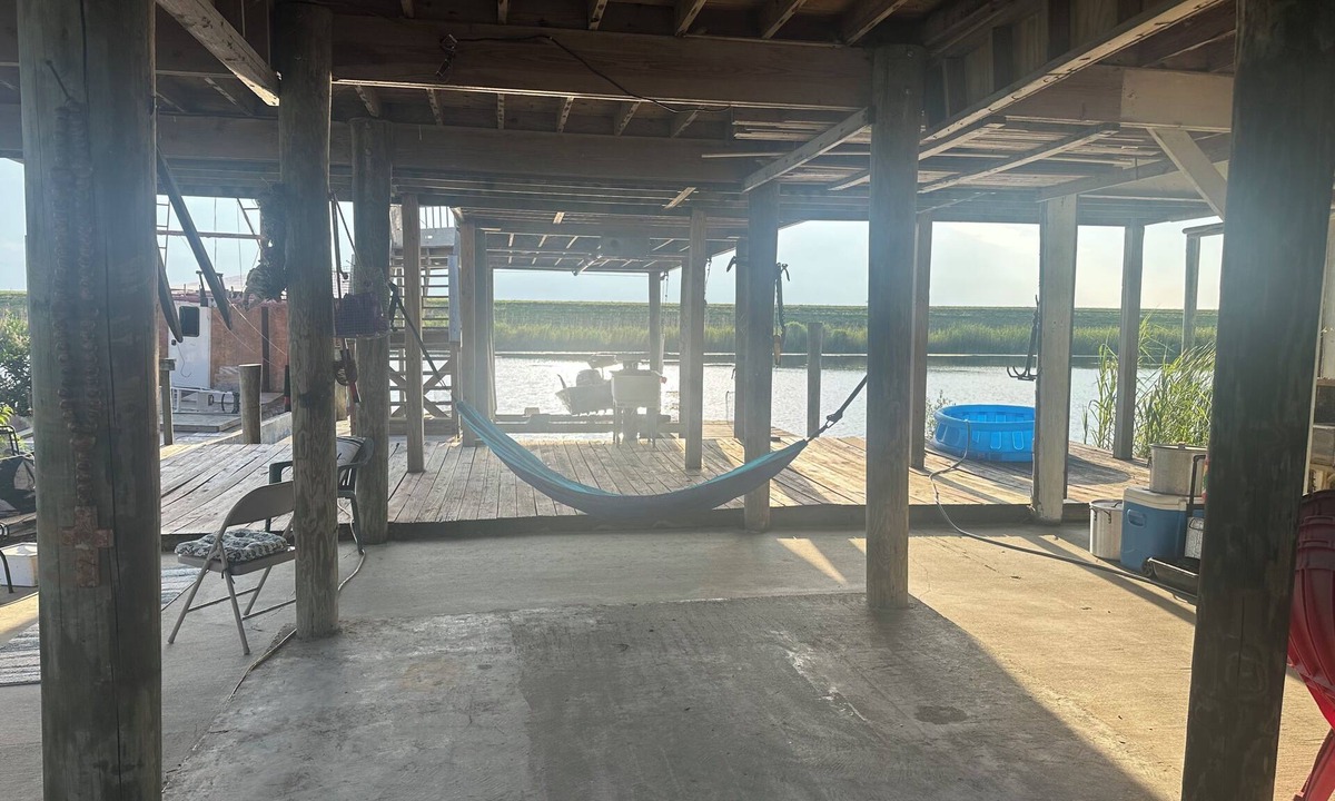 Slidell House | WELCOME TO Salt Bayou! Crab, Fish, Relax. Private boat launch. Minutes to NOLA