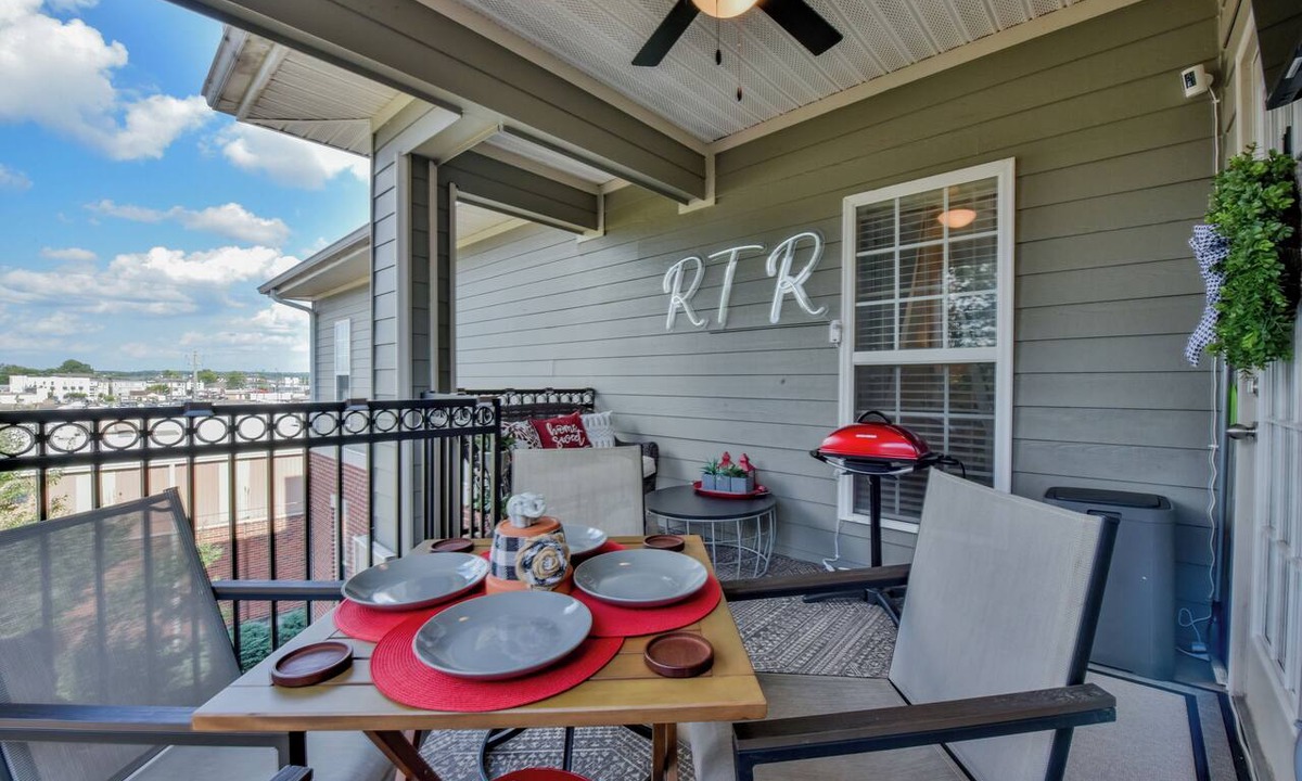 Tuscaloosa Condo | Welcome to Southern Comfort! Luxury condo 1 mile from Bryant-Denny Stadium!