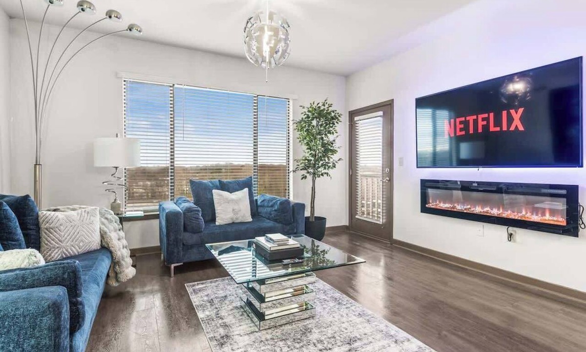 Westside Apartment | West Midtown Views | Prime Location!
