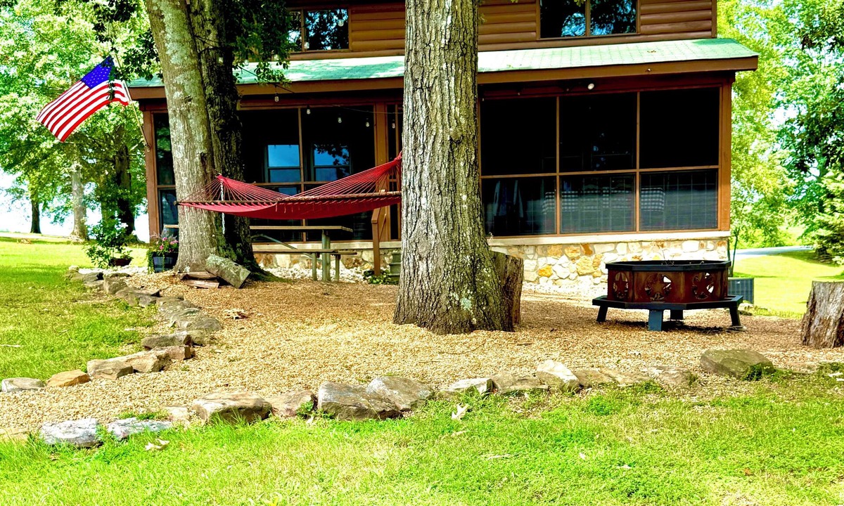 Town Creek Cabin | Wilson Lake,Private dock RTJ Golf Close by Last min Discount for the Holiday’s