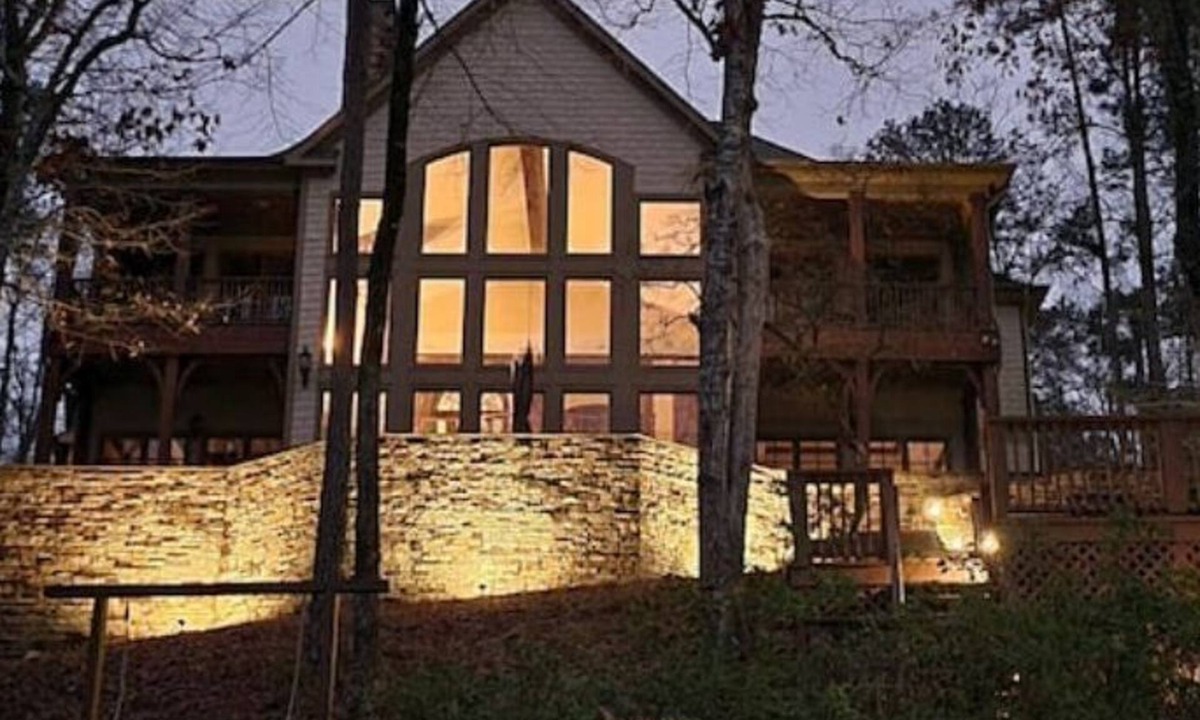 Wedowee House | Windows on Wedowee: Lakefront Luxury Private 4 BR/3.5 BA House w/2-Level Dock