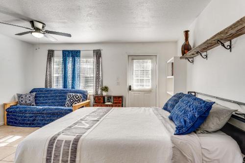 Interlachen Apartment | Wooded Couple's Retreat w/Lanai in Interlachen