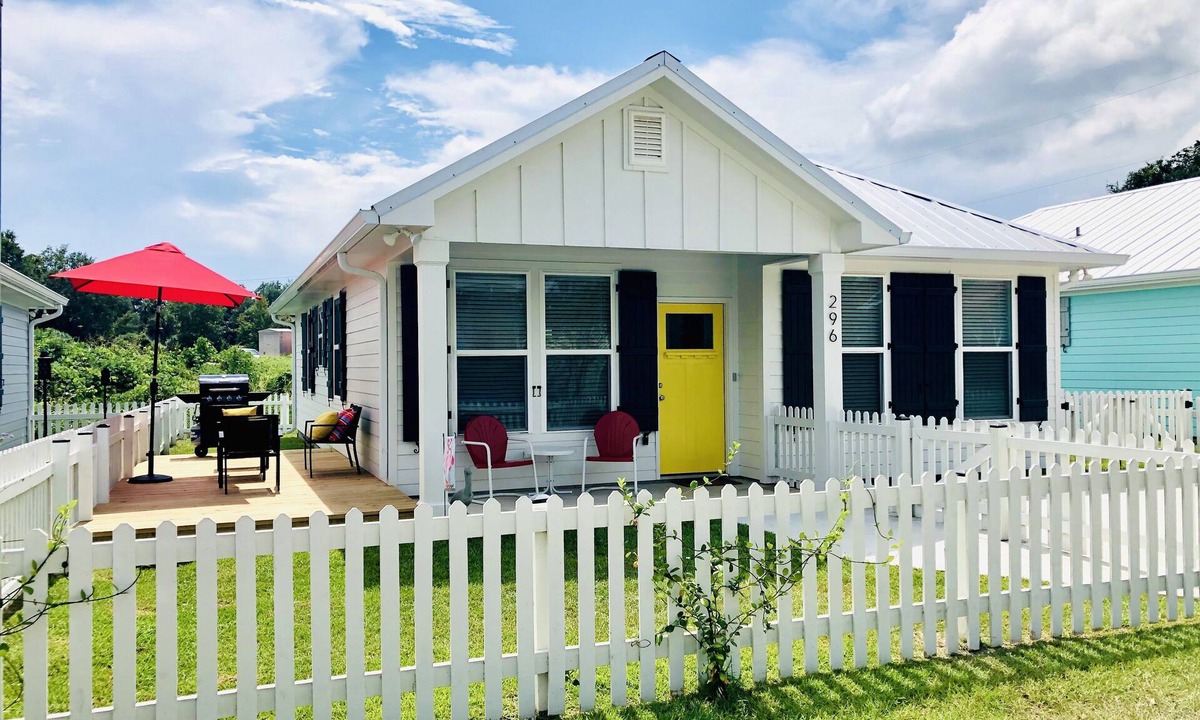 Old Town House | Yellow Door Cottage In The Heart of Bay St. Louis