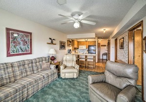 Branson Condo w/Views: 2 Mi to Silver Dollar City in Branson West