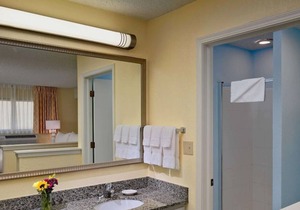 Budget-Friendly Getaway! Free Parking, Pet-Friendly in Lombard