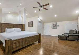 Carondelet Street Luxury Suites