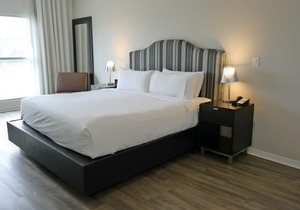 DISNEY ESCAPE, COMFY UNIT FOR 2! POOL!
