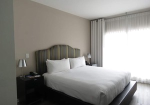 DISNEY ESCAPE, COMFY UNIT FOR 2! POOL!