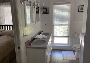 Historical Monroe Manor - Beechwood Room