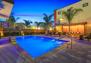 Modern 4BR Townhouse in Bienville Villas