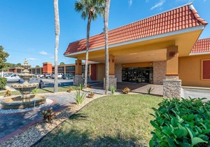 Quality Inn and Suites Riverfront