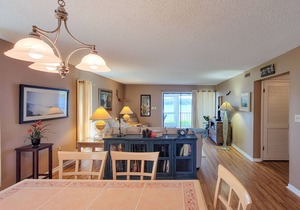 St. Johns River Condo w/2BR, Fish 30' From Patio