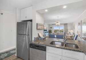Sunset Views, Fireworks & Beach Fun! Islander 415 “Emerald Sunset Retreat”