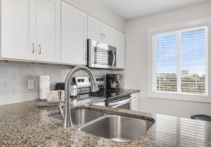 Sunset Views, Fireworks & Beach Fun! Islander 415 “Emerald Sunset Retreat”