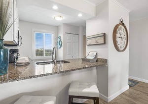 Sunset Views, Fireworks & Beach Fun! Islander 415 “Emerald Sunset Retreat”