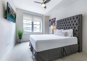 Spacious Modern 1BR Condo in California Building by Hosteeva