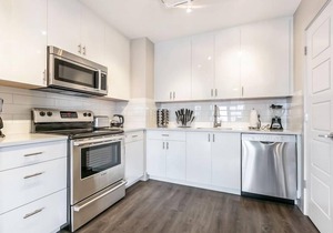 Spacious Modern 1BR Condo in California Building by Hosteeva