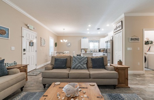 Palm Coast House | 1/2 mike to Beach Near Grocery & Eateries Kayak, Bike, Boat, Fish, Sightsee