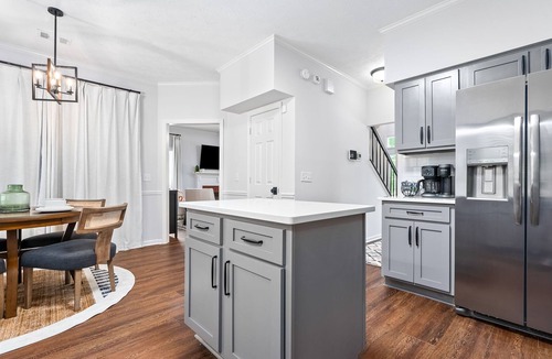 Pickwood House | 1.9mi to Campus! Close to RTJ. Game Room. Patio + Grill. 5 Smart TVs. Sleeps 11.