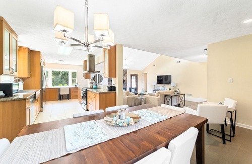 Fayetteville House | 1 Acre Bright Beauty Near shops, Trilith, US Soccer & Airport