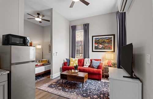 Olde Town Augusta Apartment | 1 bedroom, 1 bathroom suite in Downtown Augusta. The sleeping arrangements for this unit are a full bed with couch in living room.