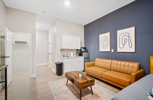 Grand Bay Apartment | 1 Bedroom Apartment at Oak + Fountain - #17