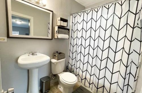 Florence Apartment | 1 Bedroom Apartment - FREE Wi-Fi & Parking !