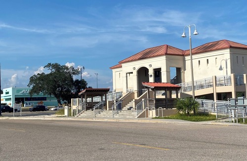 Mississippi City House | 1 block from beach 2-bedroom house in Gulfport with AC, WiFi. Enjoy your stay