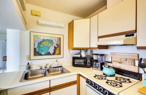 Biloxi Apartment | 1 Block to Beach: Biloxi Hidden Gem w/Gulf View
