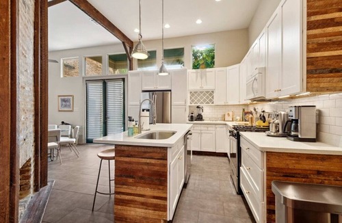 Faubourg Lafayette House | 1 Block to Parade & St Charles, Heated Pool & Hot Tub, Walk to French Qtr