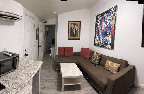 Faubourg Delachaise Apartment | 1 BR Apartment with Courtyard walking distance to Magazine street Art District