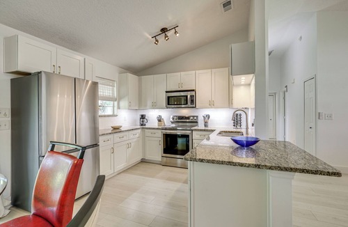 Butler Beach Cottage | < 1 Mi to Butler Beach! Home w/Dog-friendly Yard