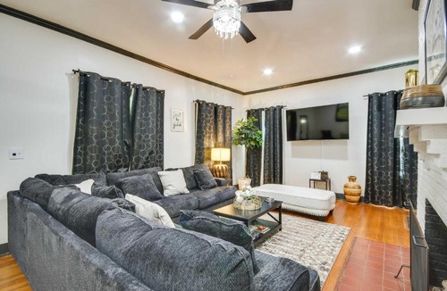 Greenwood House | 1 Mi to Dtwn! Family-Friendly Retreat in Greenwood