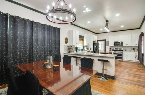 Greenwood House | 1 Mi to Dtwn! Family-Friendly Retreat in Greenwood