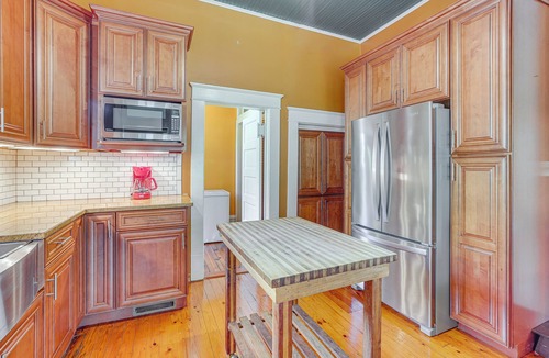 Meridian Cottage | 1 Mi to Dtwn Meridian: Historic Home w/Porch!