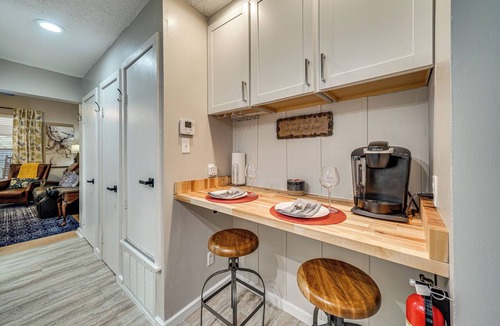 Texarkana Apartment | < 1 Mi to Dtwn Texarkana: Couple's Retreat w/Yard