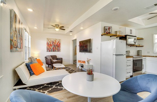 Long Beach Cottage | 1 Mi to Gulf Coast! Couples Retreat in Long Beach