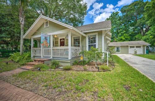 Mount Dora House | 1 Mi to Lake Dora: Cottage w/Shared Yard & Patio!